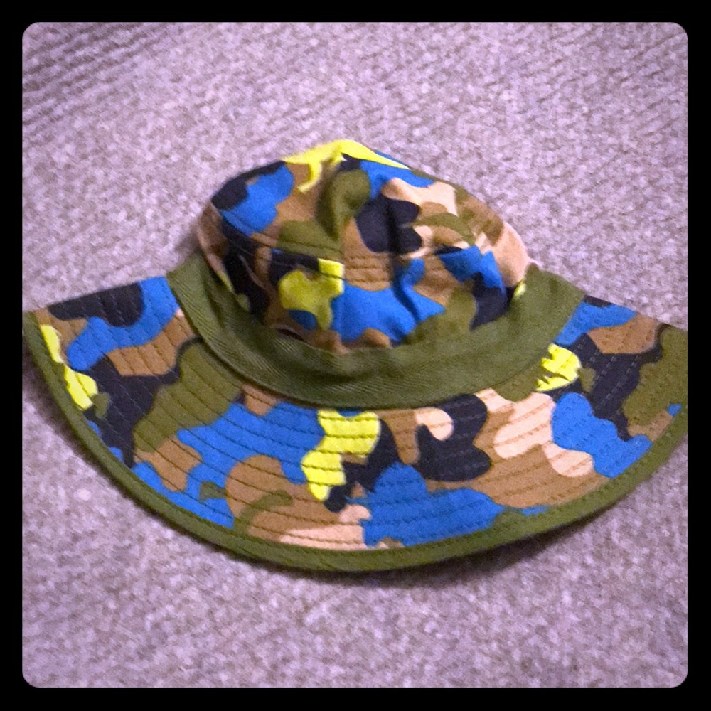 Gymboree reversible camo and army green sun hat